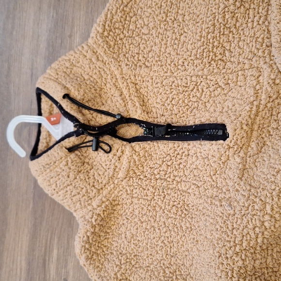 Fluffy Pullover - Picture 3 of 4